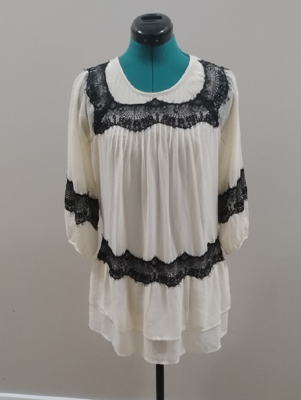 Vero Moda Cream Tunic with Black Lace Accents